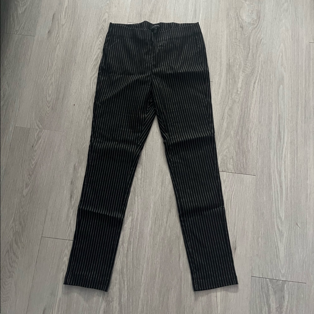 Size 8, soft and has stretch like a legging